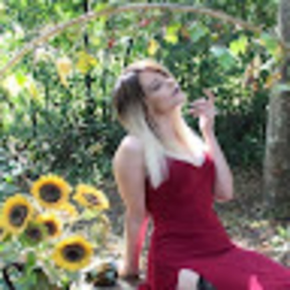 Meet your Posher, Heather - Picture 1 of 1